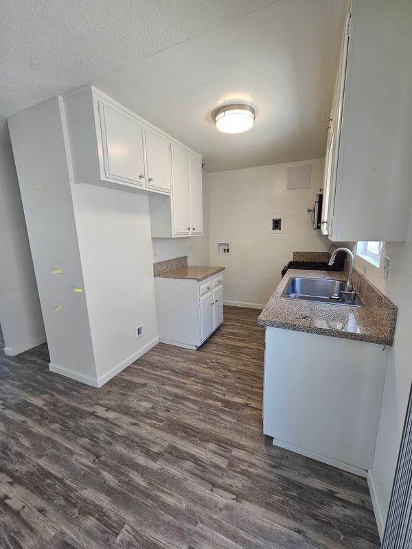 2406 Rockefeller Ln ##B - Photo 2 of 11
