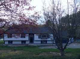 featured image of 4 Crestview Dr