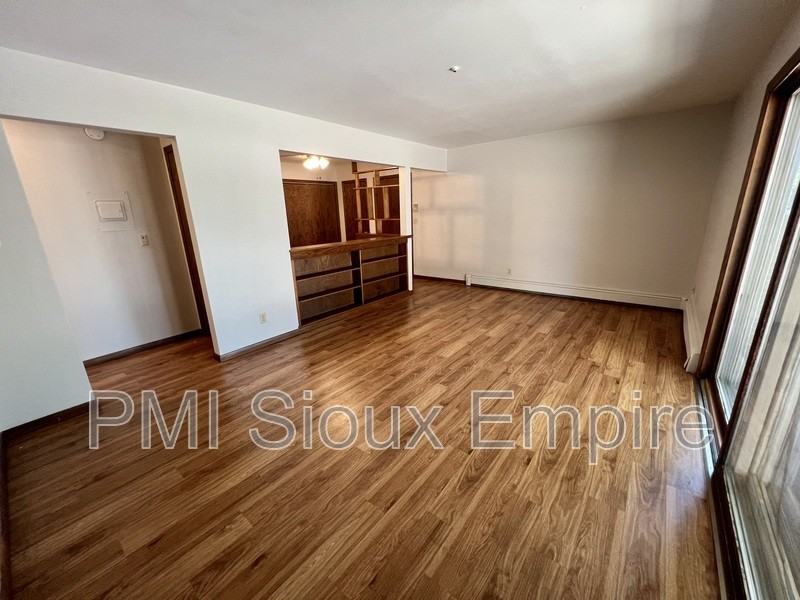 905 W 18th St #303 - Photo 2 of 15