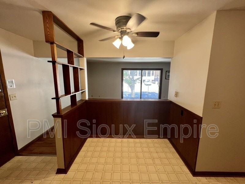 905 W 18th St #303 - Photo 6 of 15
