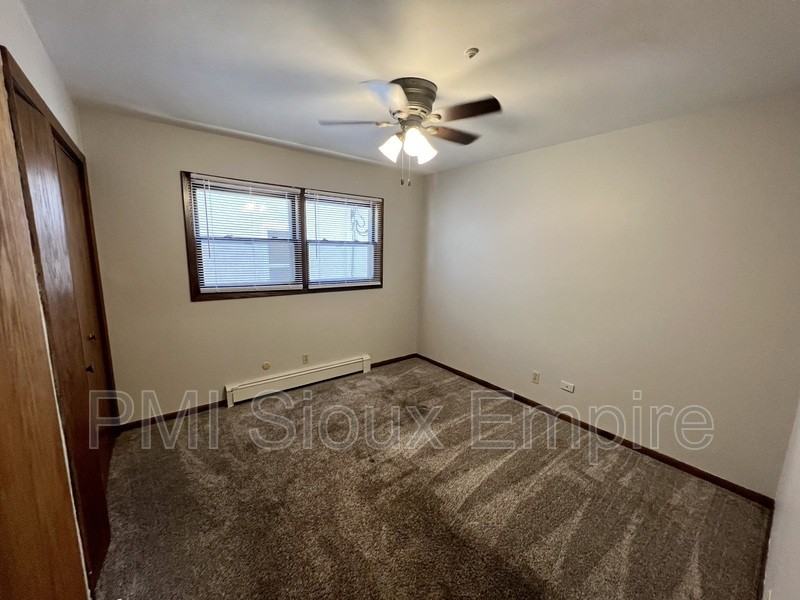 905 W 18th St #303 - Photo 7 of 15