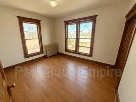 featured image of 731 W 18th St #4