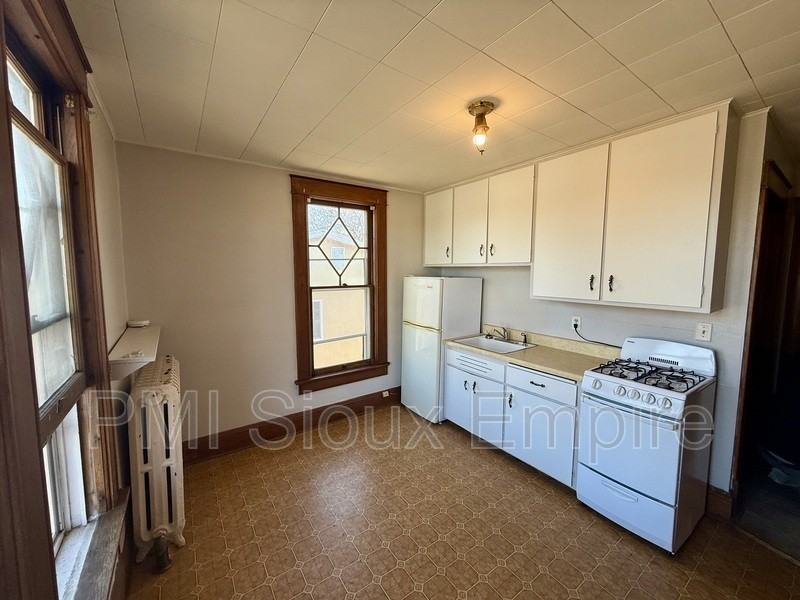 731 W 18th St #4 - Photo 2 of 11