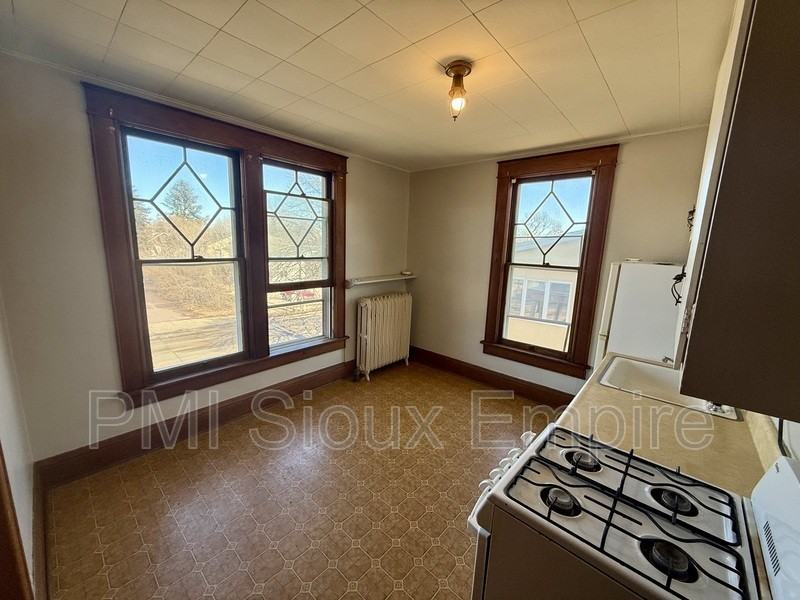 731 W 18th St #4 - Photo 3 of 11