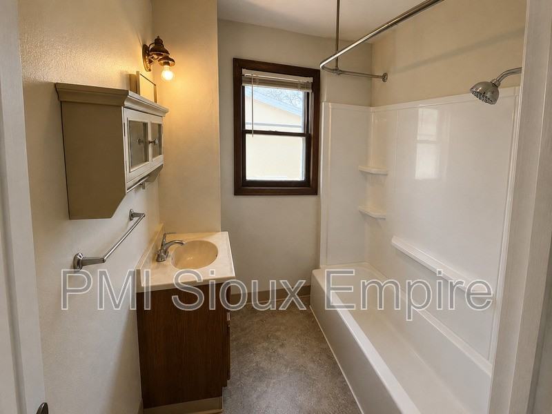 731 W 18th St #4 - Photo 7 of 11
