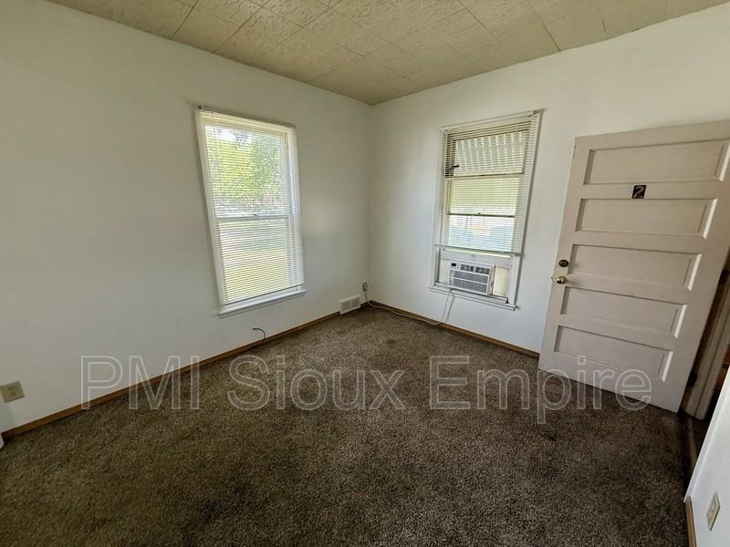 133 S Summit Ave #2 - Photo 2 of 8