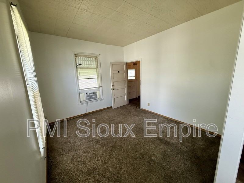 133 S Summit Ave #2 - Photo 4 of 8