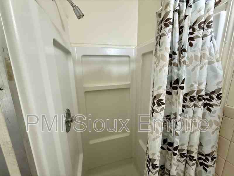 133 S Summit Ave #2 - Photo 6 of 8