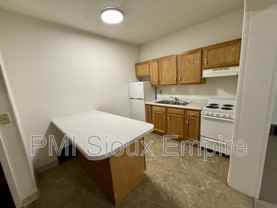 734 W 10th St #2 - Photo 1 of 1