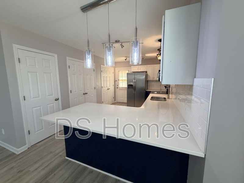 1028 Kent St - Photo 3 of 24