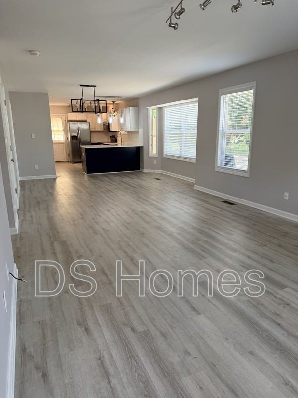 1028 Kent St - Photo 5 of 24