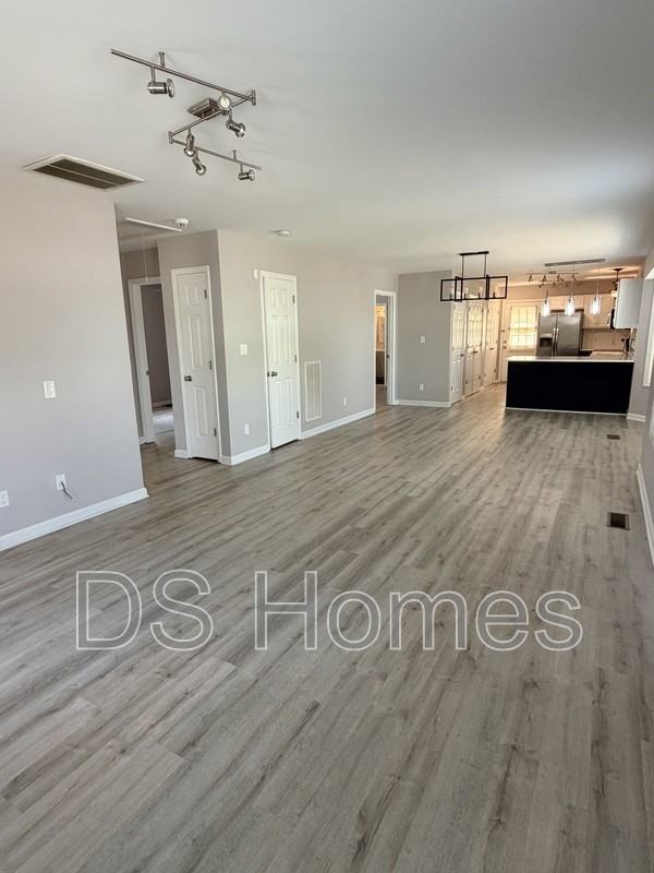 1028 Kent St - Photo 7 of 24