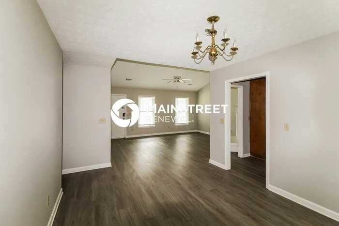 608 Hunters Cove Ln - Photo 3 of 15