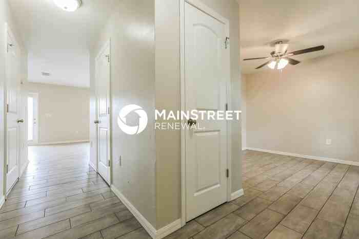 23192 Aberdeen Ave - Photo 4 of 17
