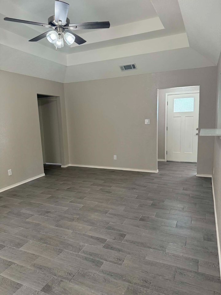 124 Maerose Avenue - Photo 4 of 20