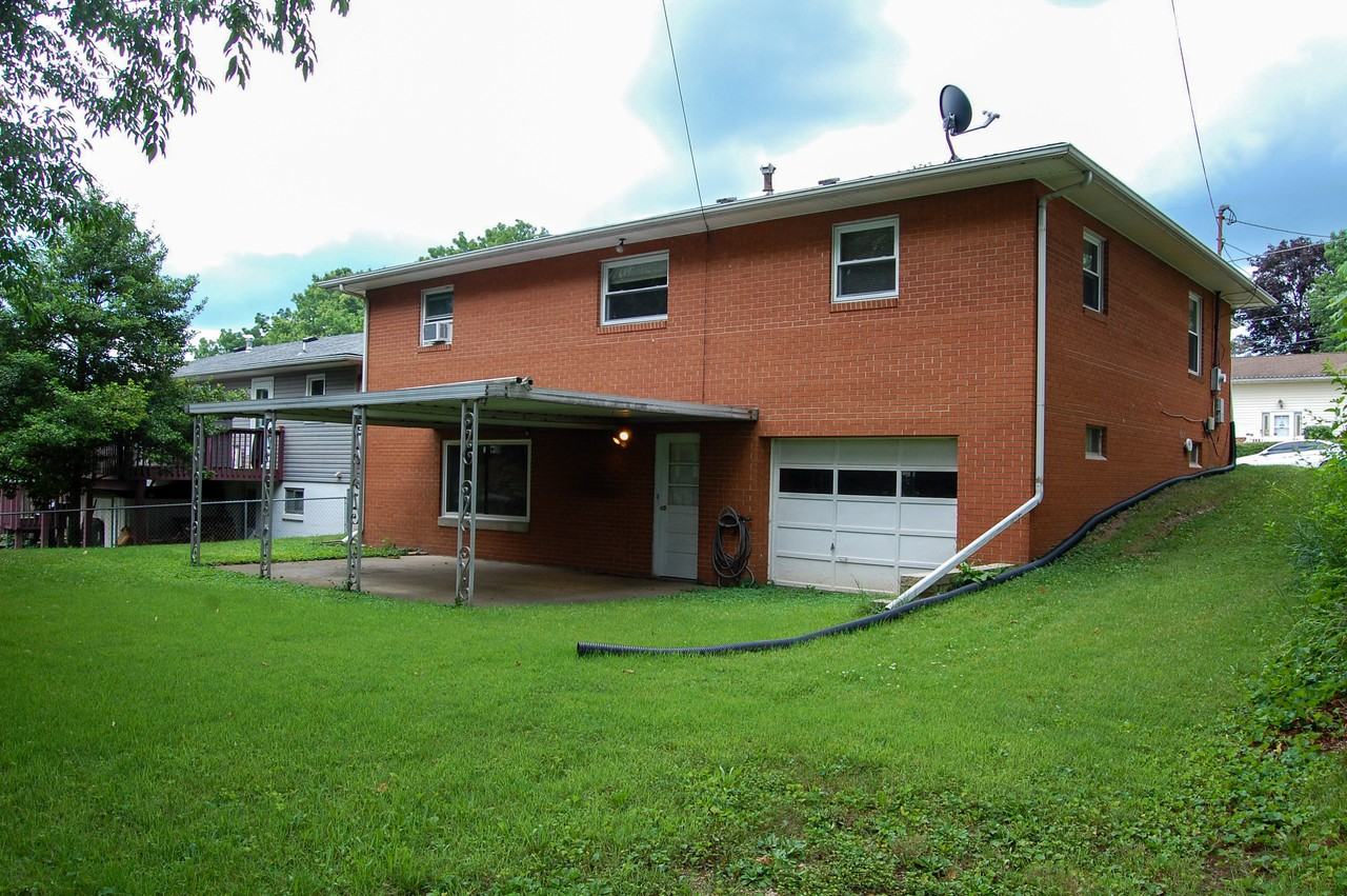 445 Spring St #NA - Photo 3 of 20