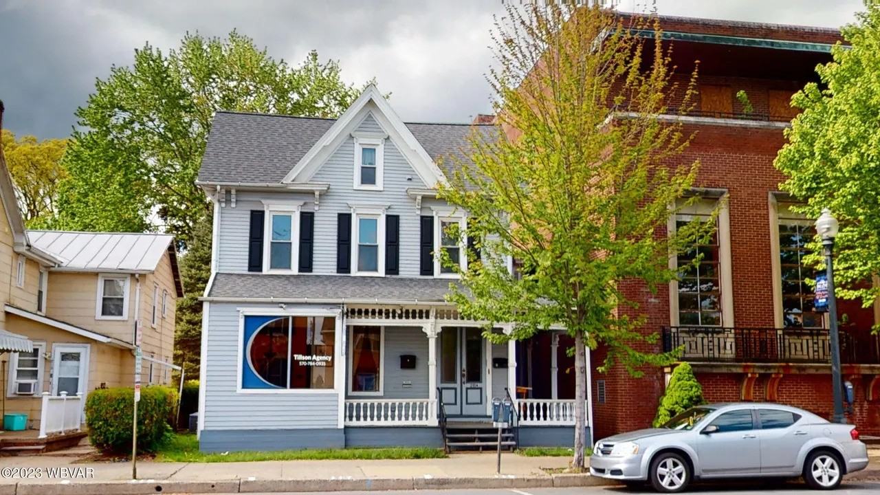 211 W Main St