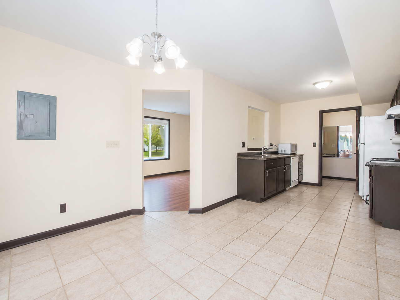 2736 Prairieview Ln S - Photo 6 of 21