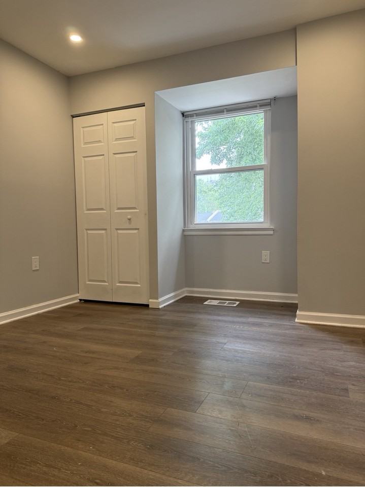 238 Stevenson Sq #238 - Photo 5 of 16
