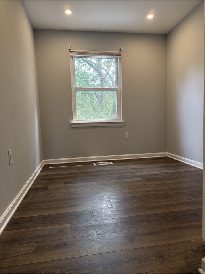 238 Stevenson Sq #238 - Photo 6 of 16