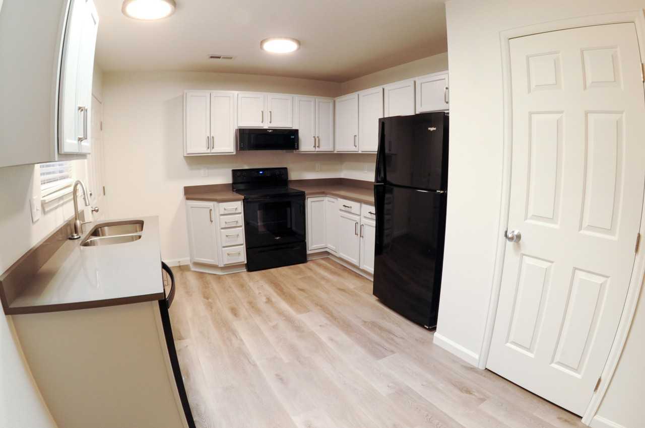 716 Yale Pl #C - Photo 5 of 11
