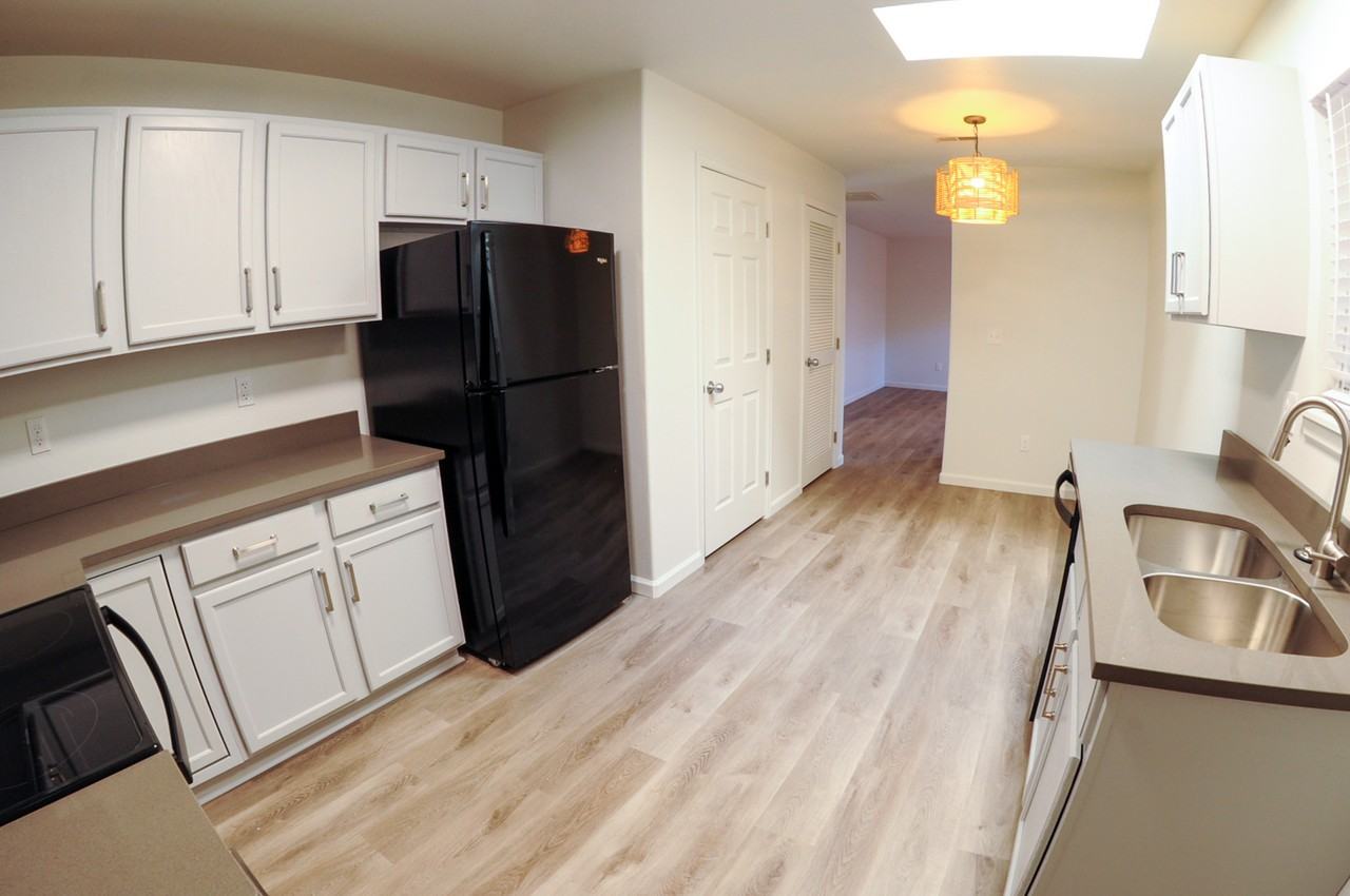 716 Yale Pl #C - Photo 6 of 11