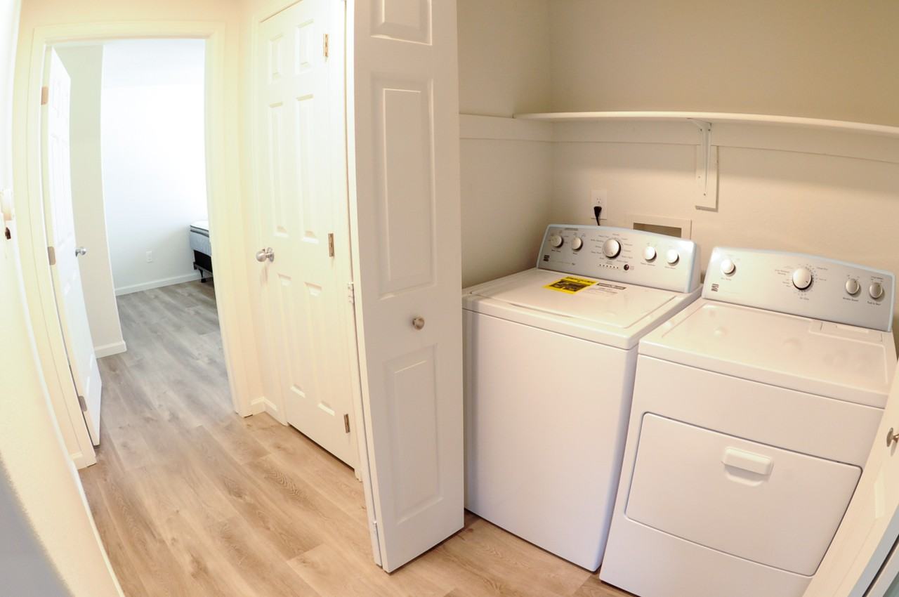 716 Yale Pl #C - Photo 7 of 11
