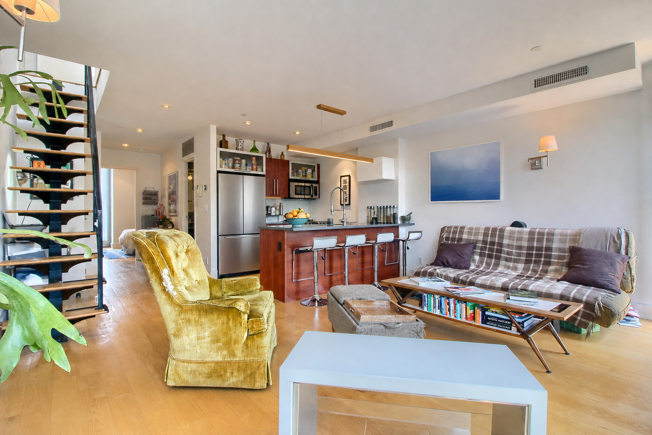 225 Maujer St #PHB - Photo 2 of 16