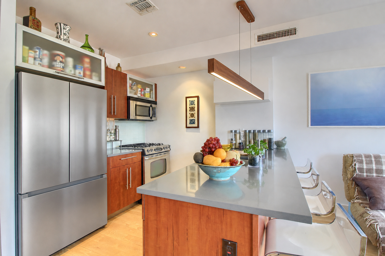 225 Maujer St #PHB - Photo 7 of 16