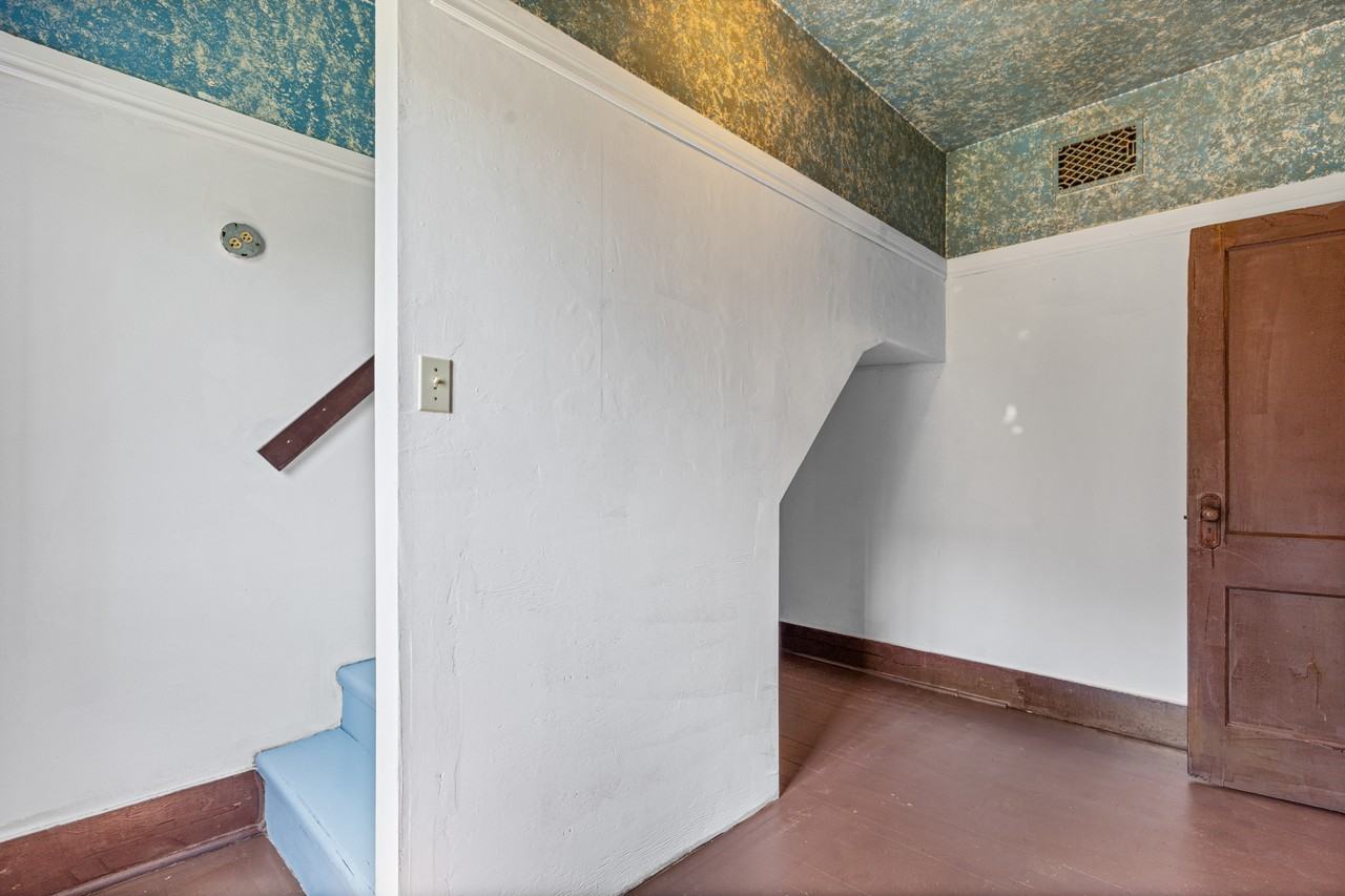 9129 School Street - Photo 5 of 27