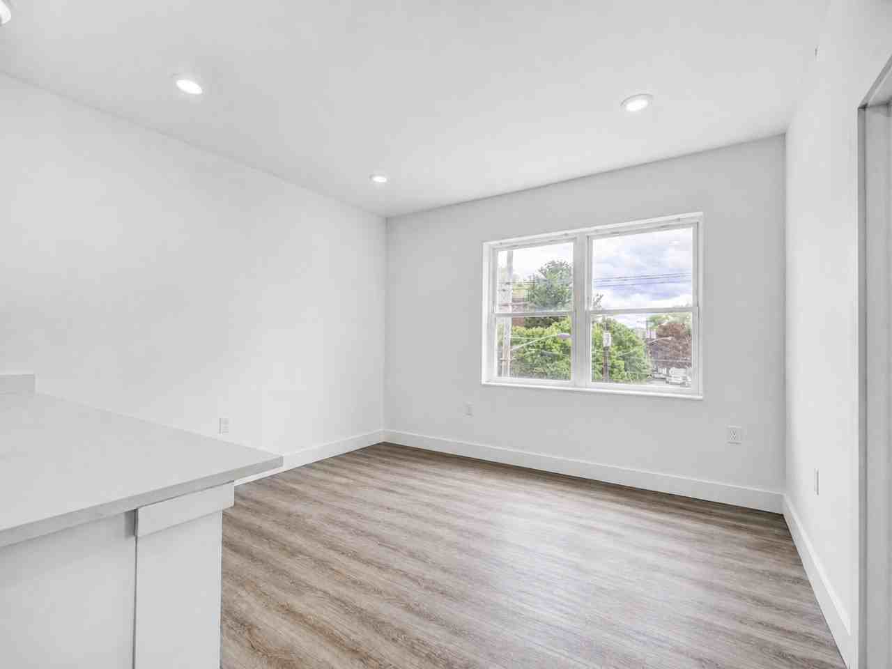 1127 Stuyvesant Avenue - Photo 6 of 13
