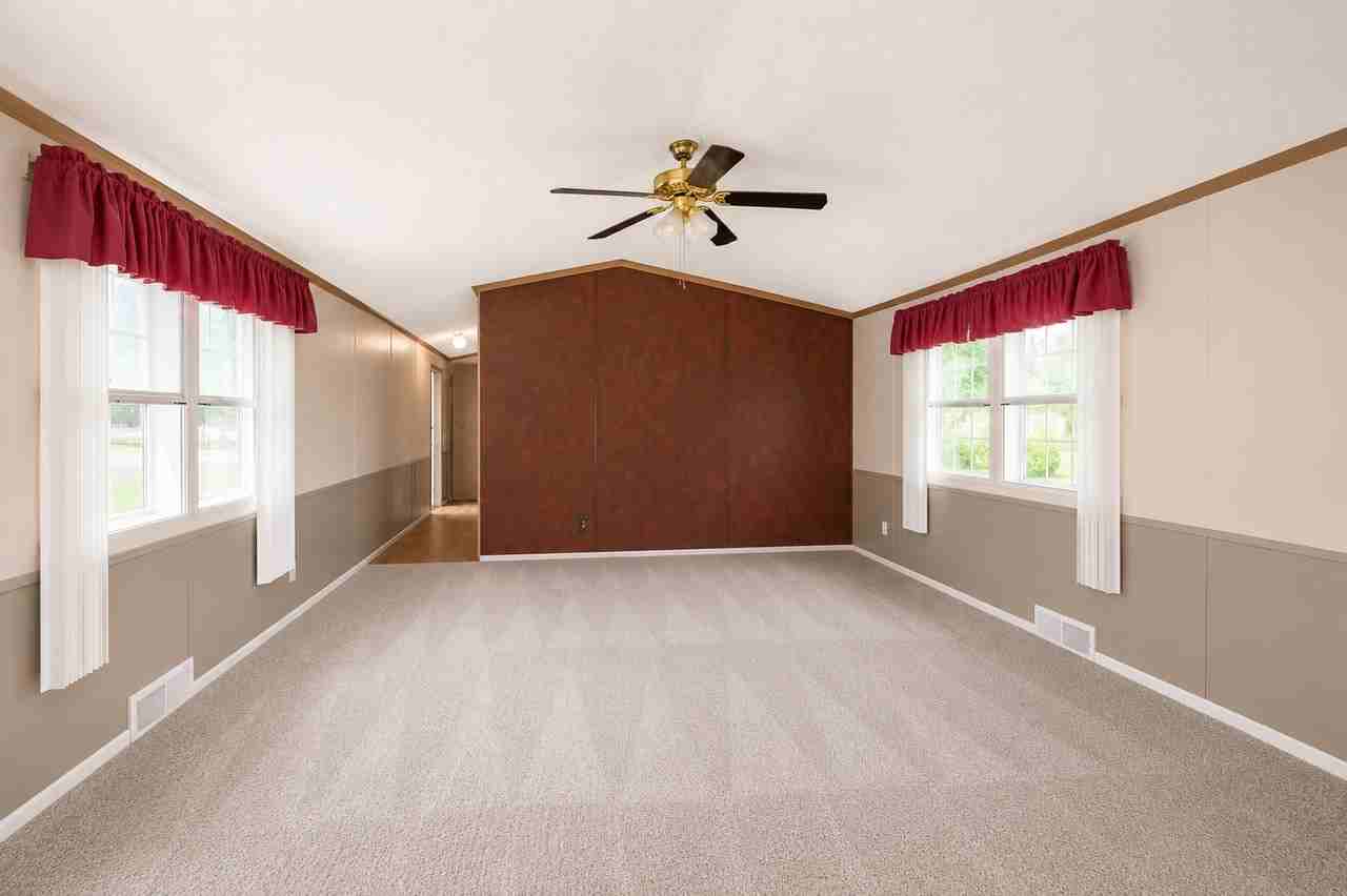 478 Sarah St - Photo 7 of 26