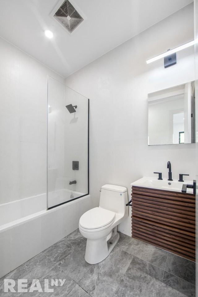 8th Ave #3R - Photo 4 of 8