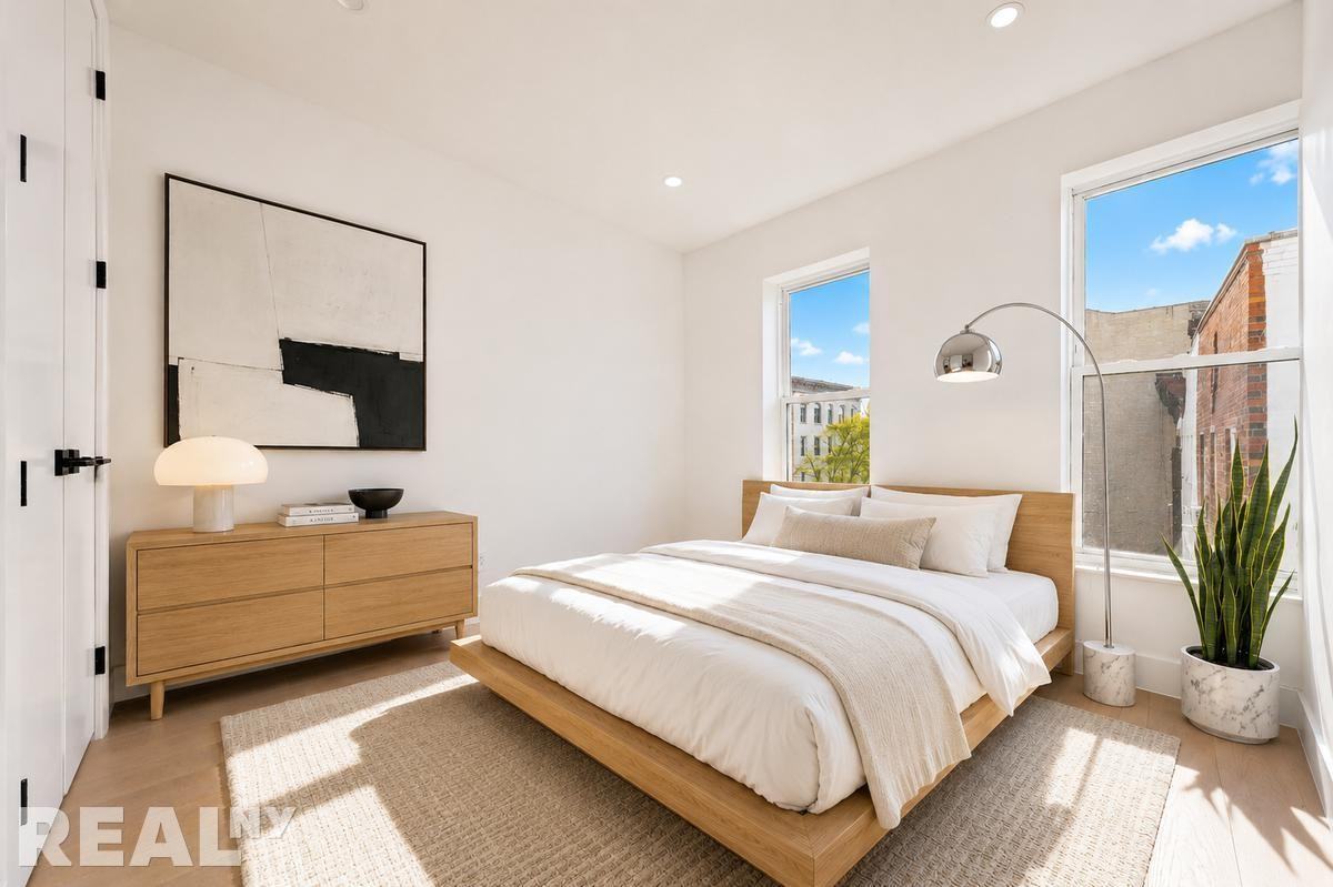 8th Ave #3R - Photo 6 of 8