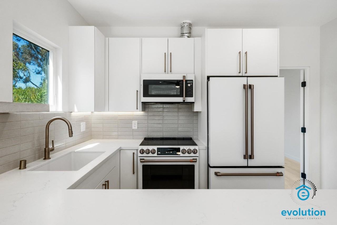 2206 Pentuckett Ave - Photo 7 of 12
