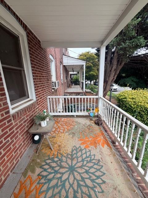 1423 N Lincoln St #2 - Photo 4 of 24