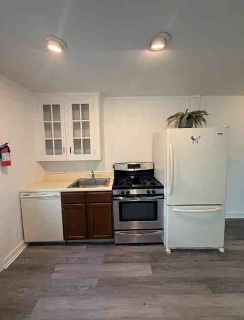 1423 N Lincoln St #2 - Photo 7 of 24