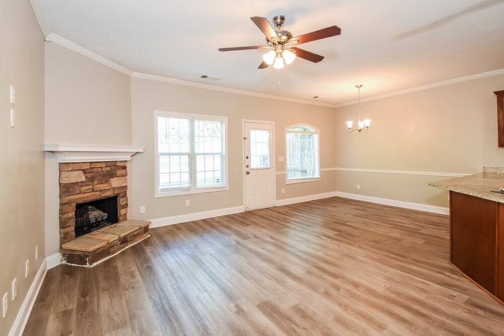 242 Derby Ct - Photo 5 of 17