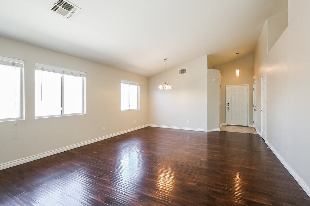 4565 Savin Cir - Photo 4 of 16