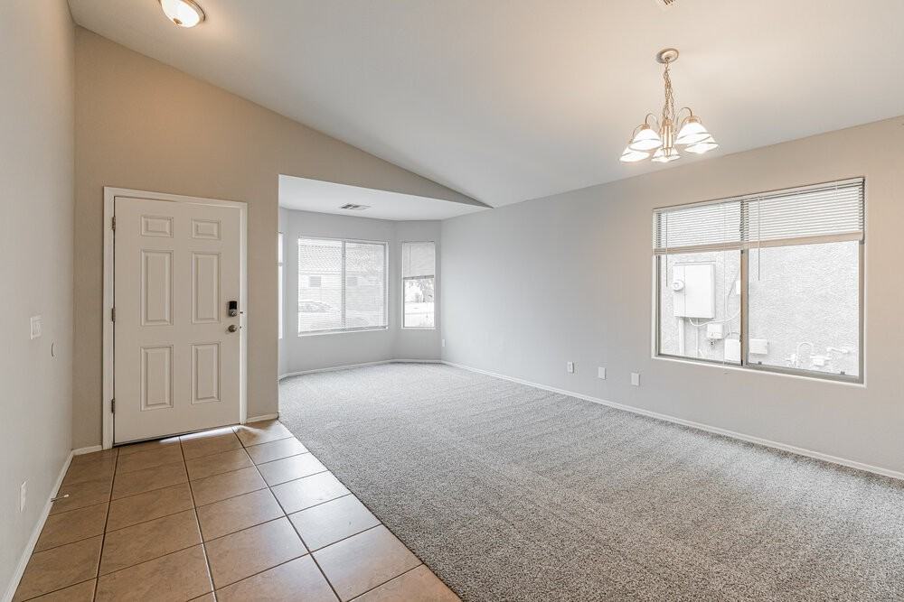 7814 S 72nd Ln - Photo 5 of 16