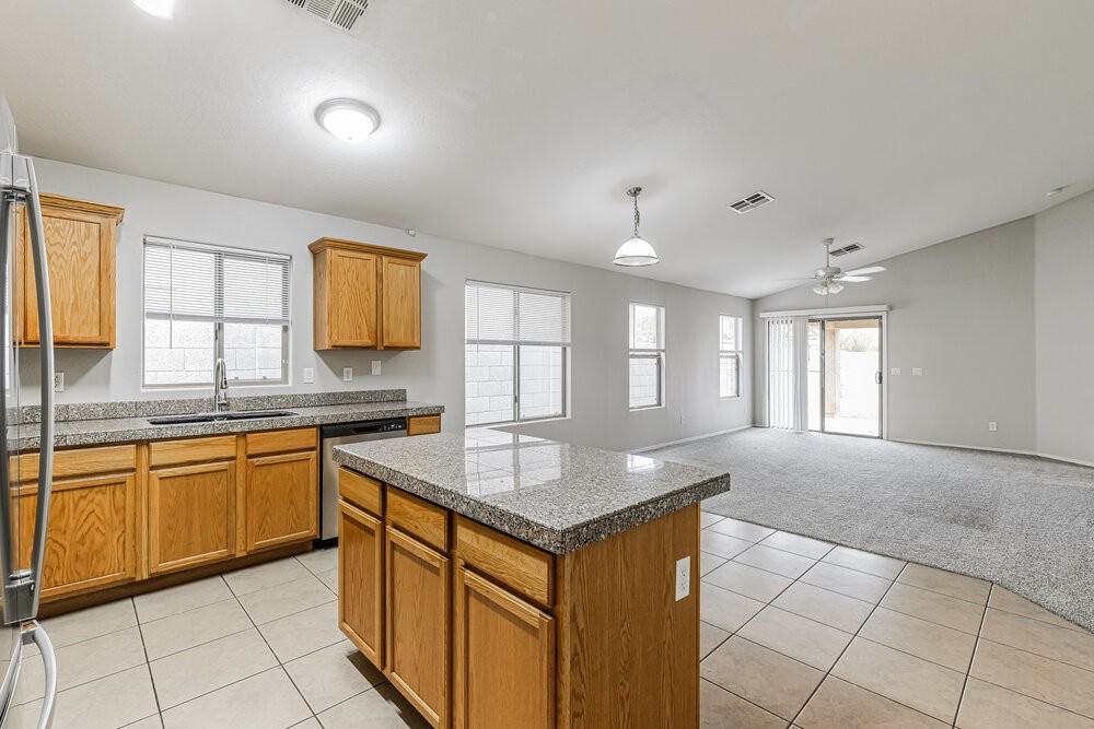 7814 S 72nd Ln - Photo 7 of 16