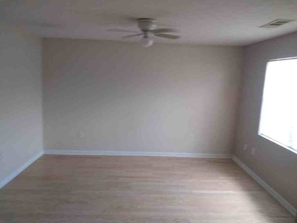 209 E Wilson St #1 - Photo 3 of 5