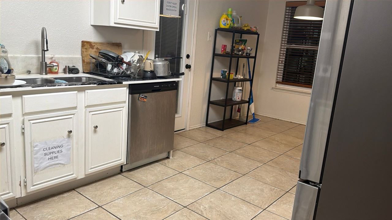 606 Bandera St - Photo 7 of 16