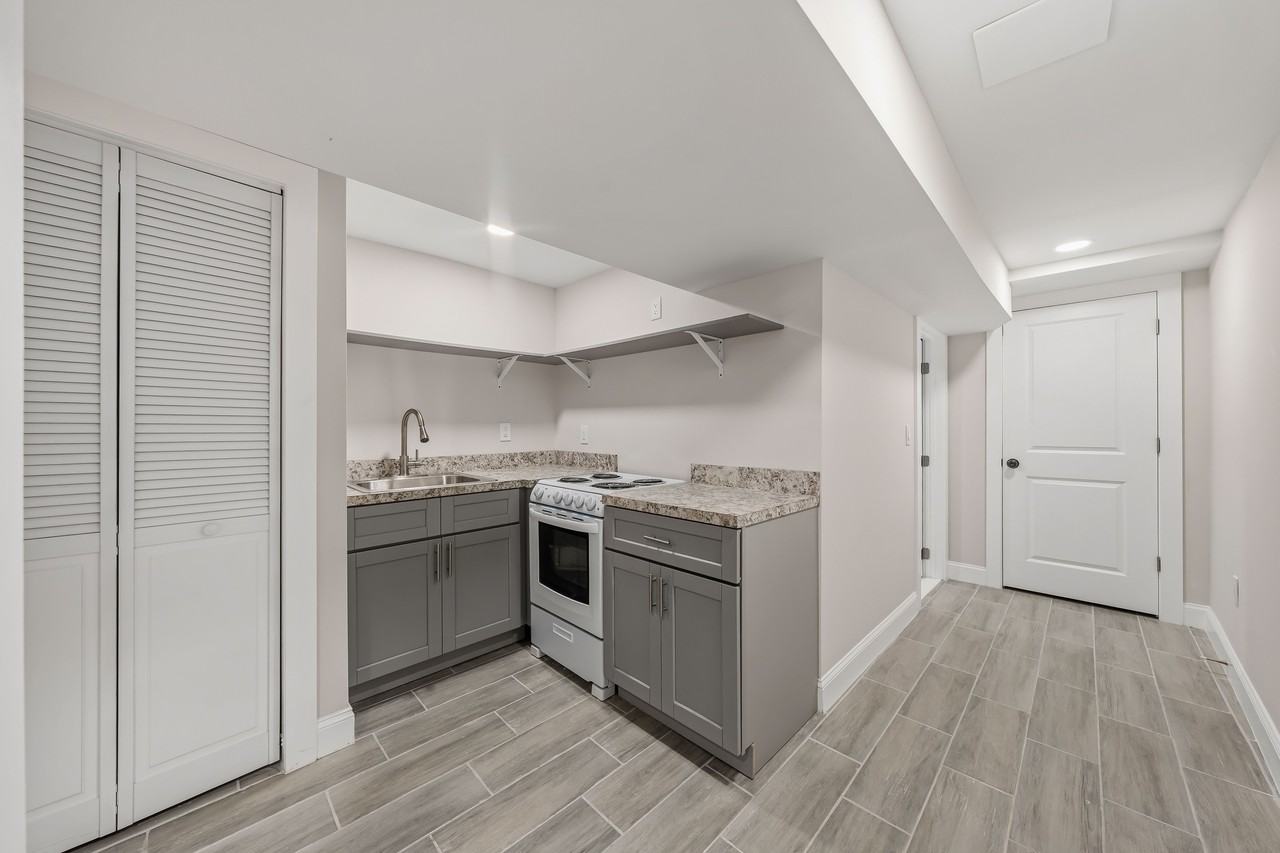 36-42 West Mravlag Place - 1 B #1B - Photo 3 of 14