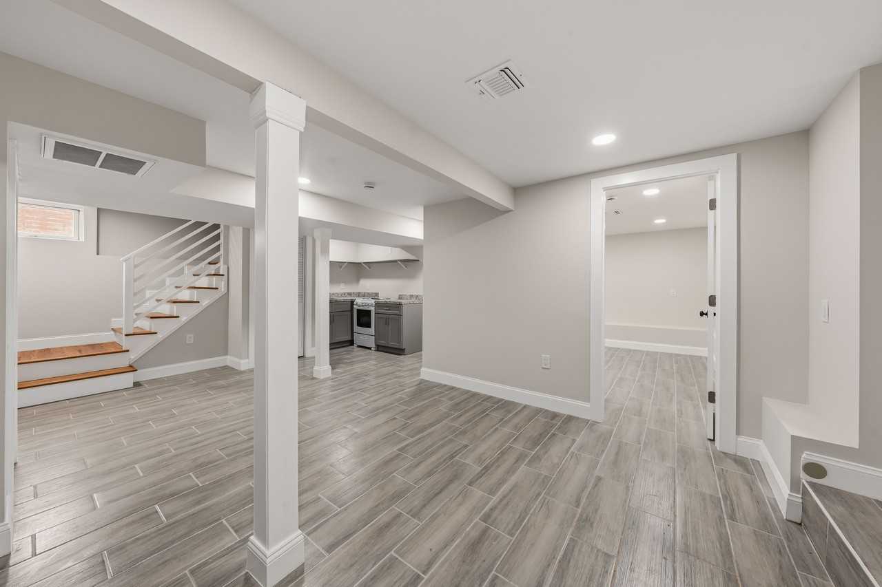 36-42 West Mravlag Place - 1 B #1B - Photo 5 of 14