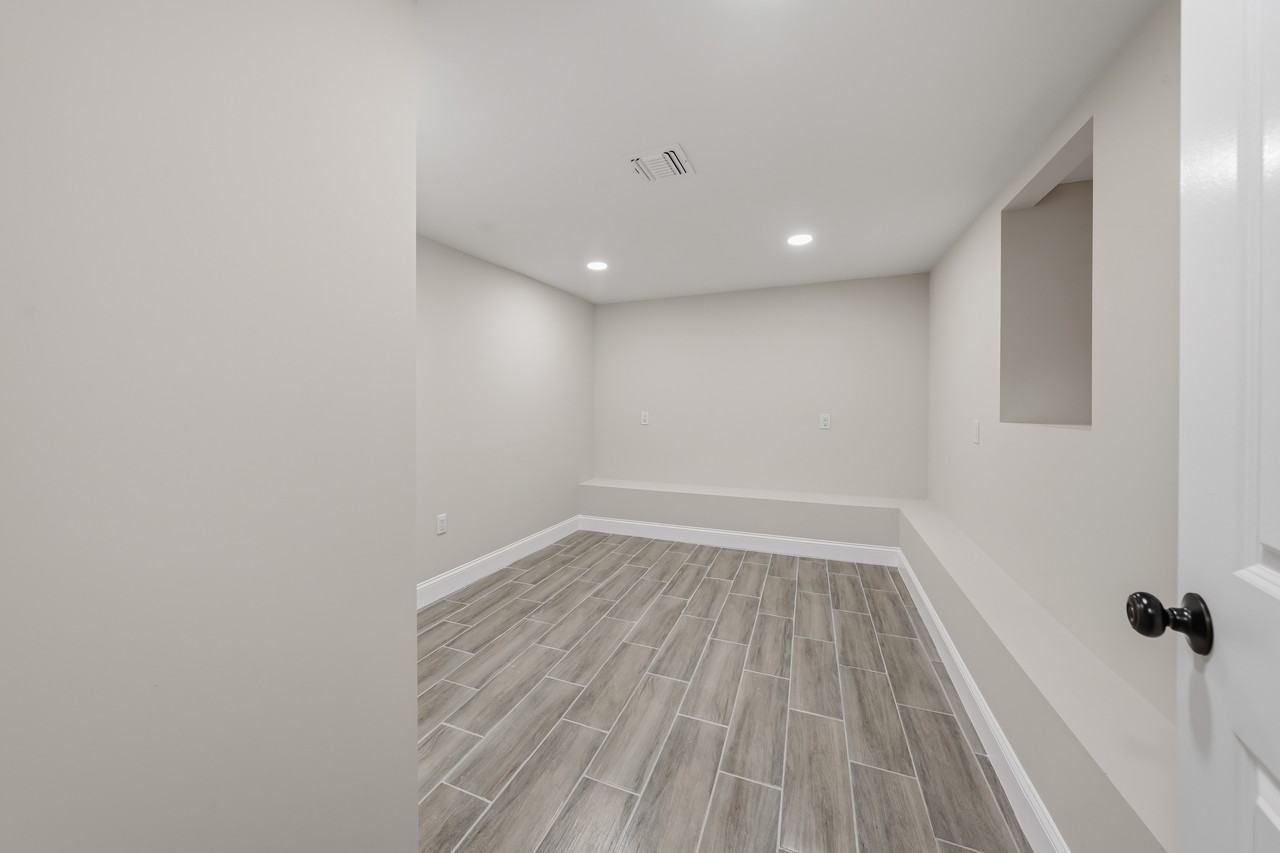36-42 West Mravlag Place - 1 B #1B - Photo 6 of 14