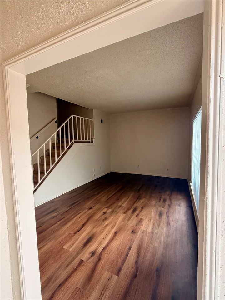 7700 Creekbend Drive - 1UNIT 1 #1 - Photo 2 of 17