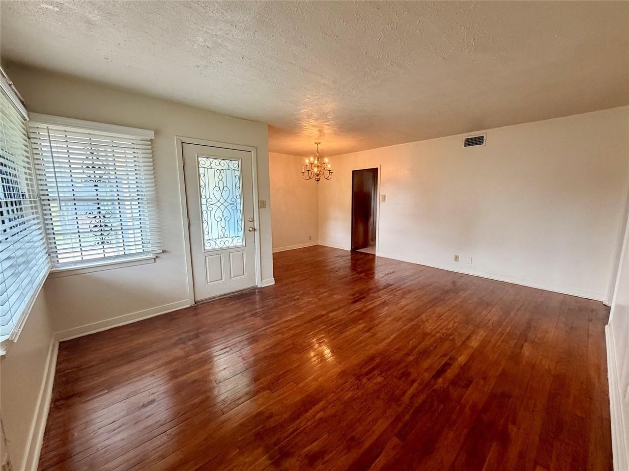 6211 Schevers St #1 - Photo 5 of 24