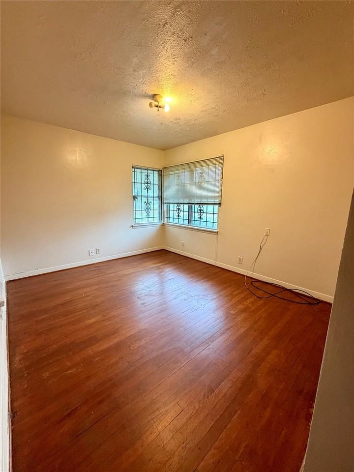 6211 Schevers St #1 - Photo 7 of 24