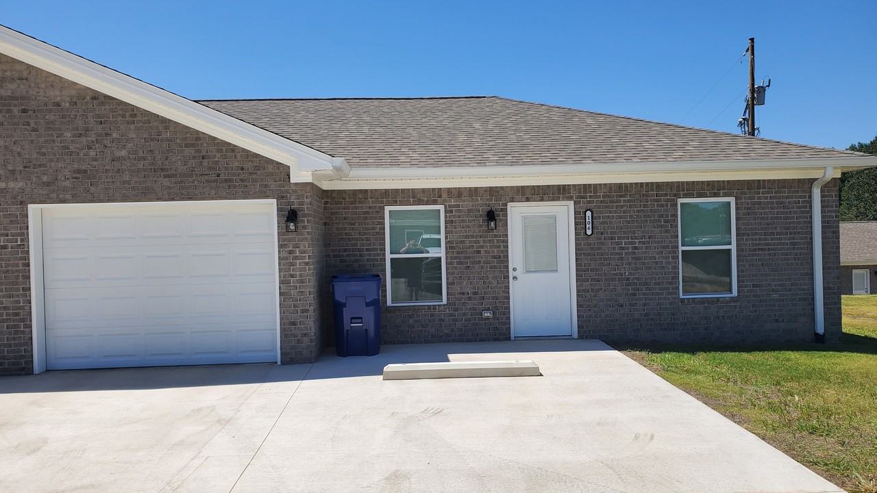 100 Julia D Ln #100 - Photo 2 of 28